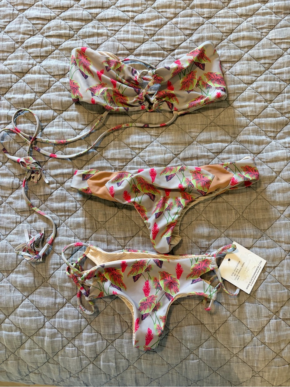 **sale** Vintage hawaii set
Large top
Large bottom
XS bottom with tag
